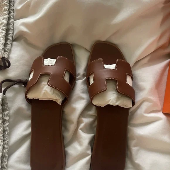Hermes Brown Sandals Luxurious Leather Design - Picture 2 of 11